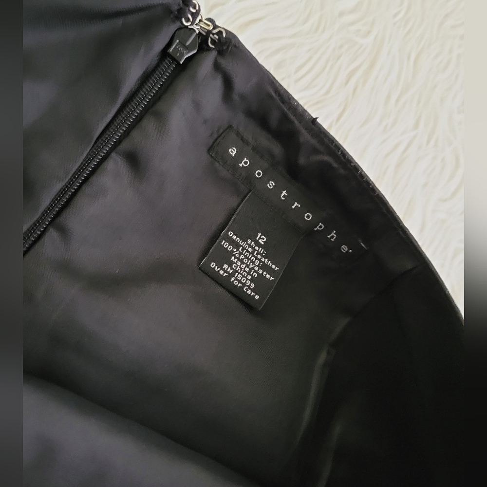 Apostrophe black skirt